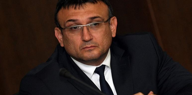 Бивш вътрешен министър се яви в ГДБОП. Защо?